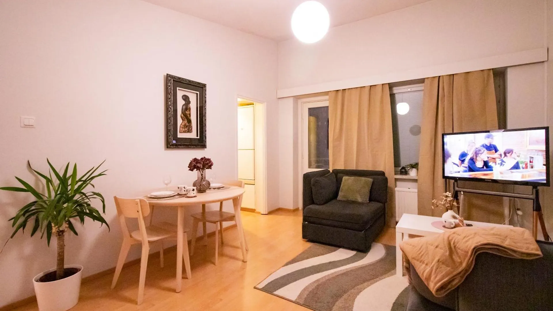 Peaceful Stay - Near Kaari Mall, 5 Min To Train Helsinki 0*,  Finlandia