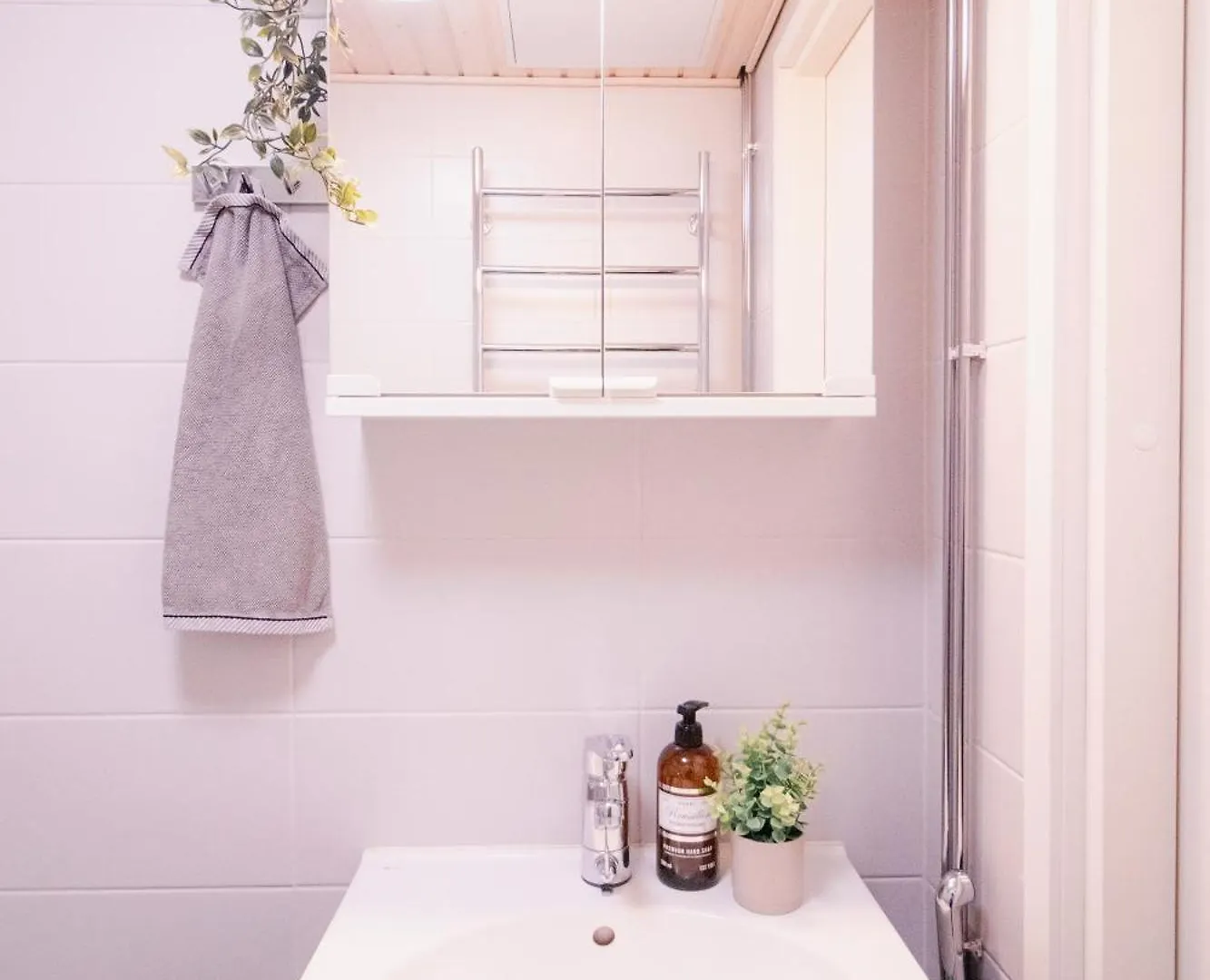 Apartamento Peaceful Stay - Near Kaari Mall, 5 Min To Train Helsinki Finlandia